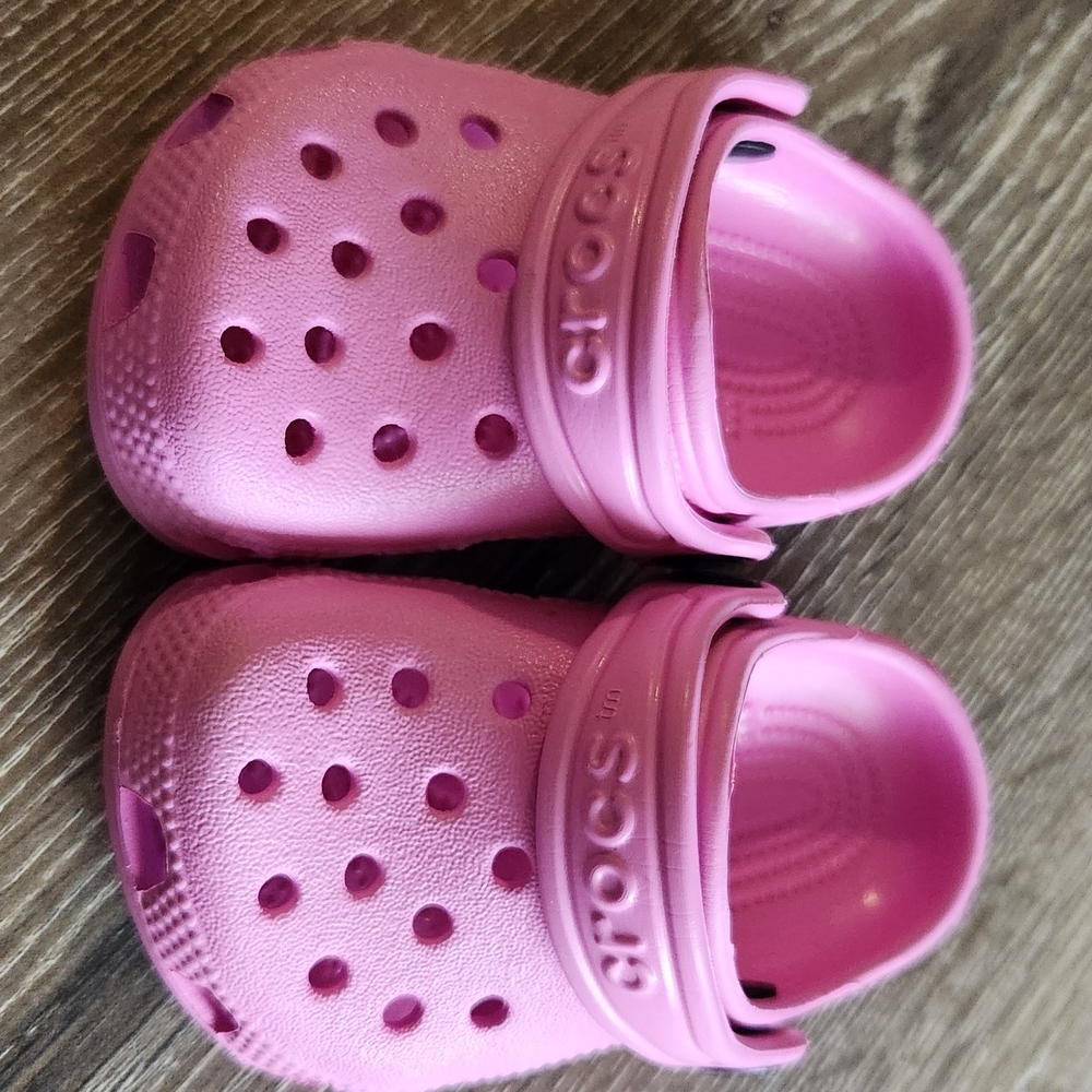 CROCS Kids Pink Classic Clog - Slip-On Sandals